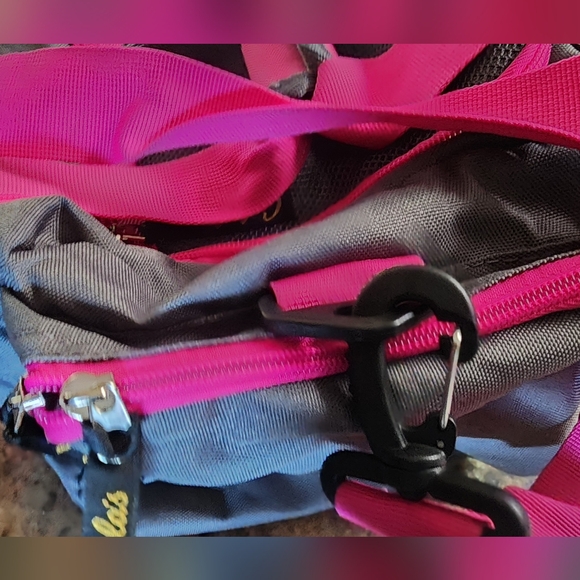 Cabela's Vibrant Pink and Gray Travel Bag BRAND NEW - Picture 4 of 5